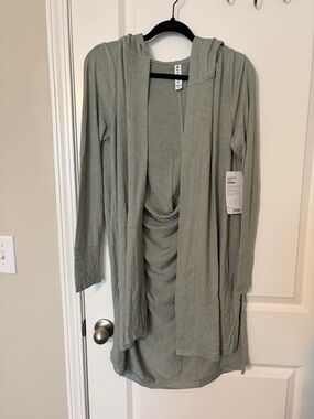 NWT Athleta Harmony Wrap